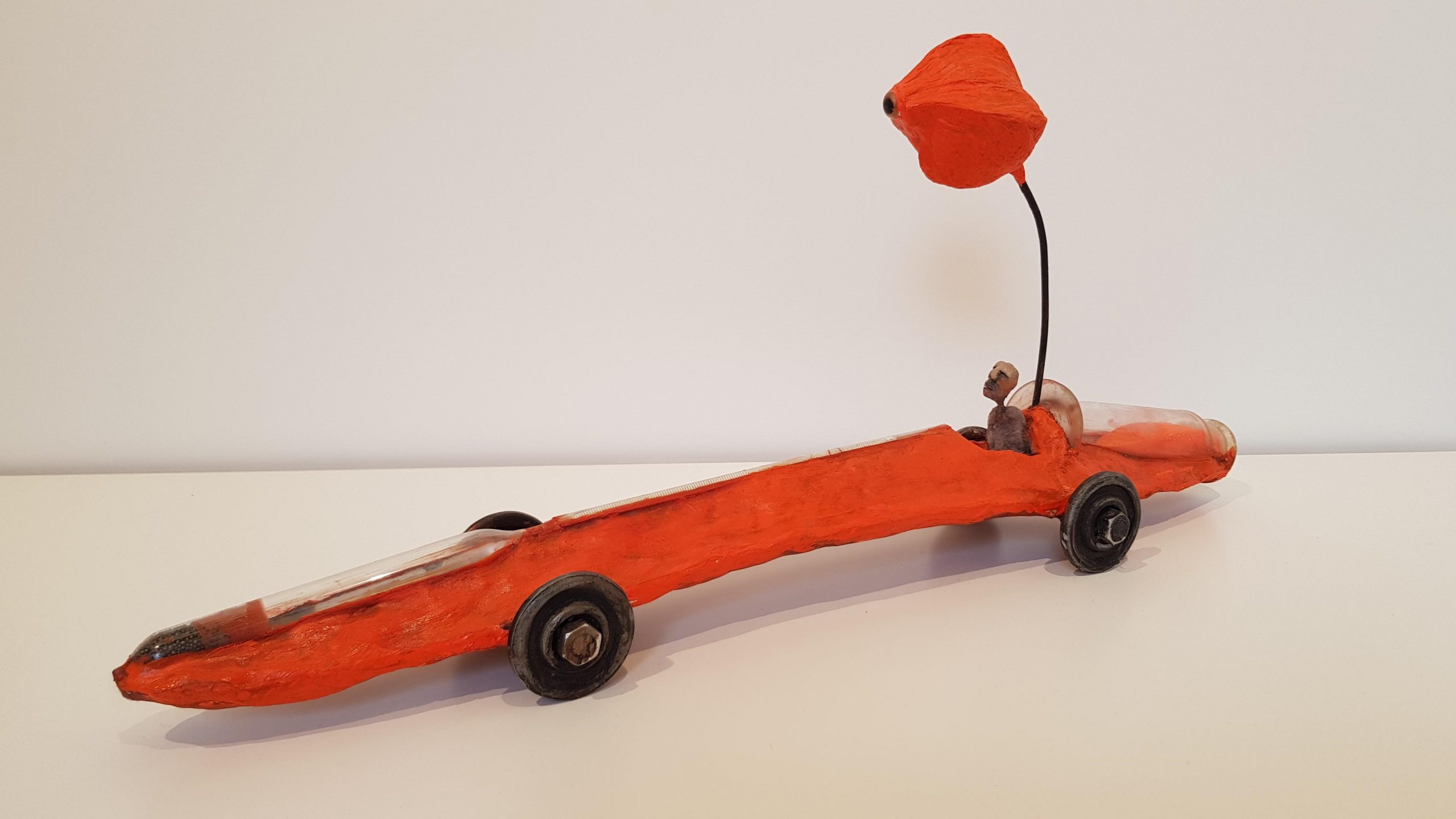 Locomobile de verre orange